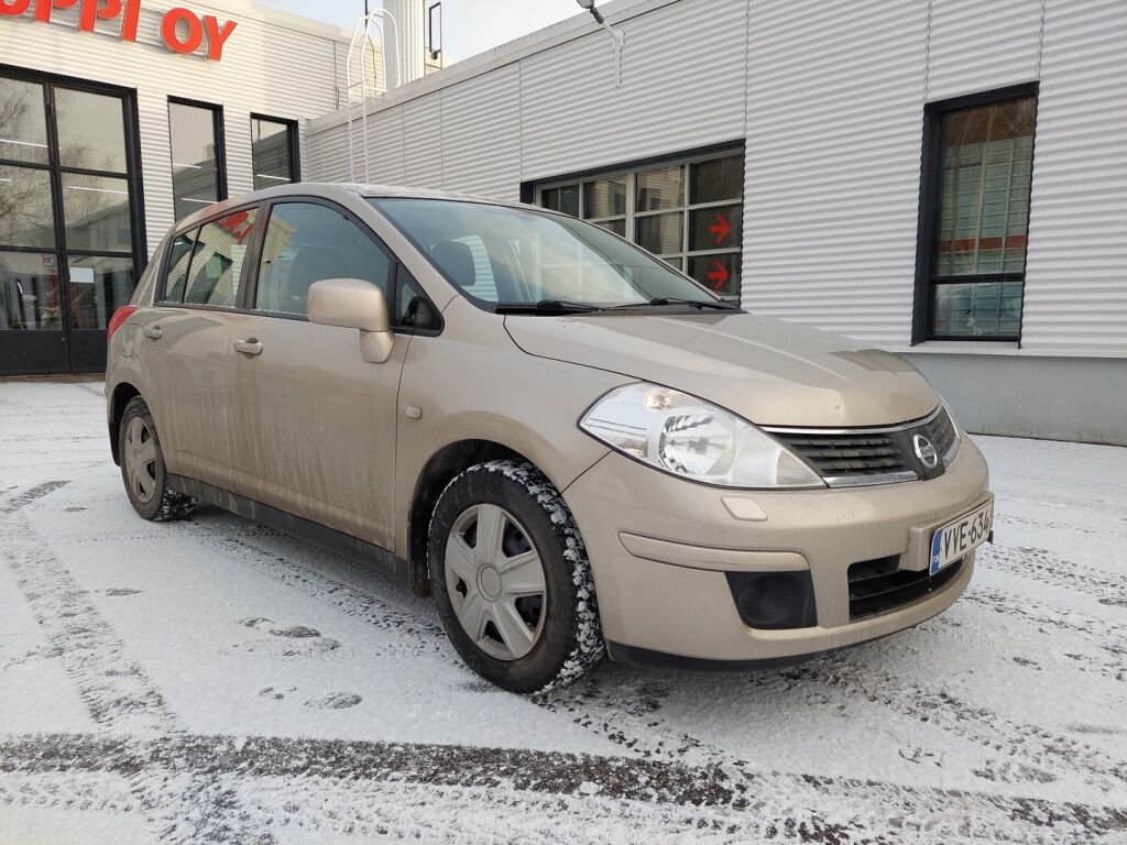 Nissan Tiida 2010 Hopea