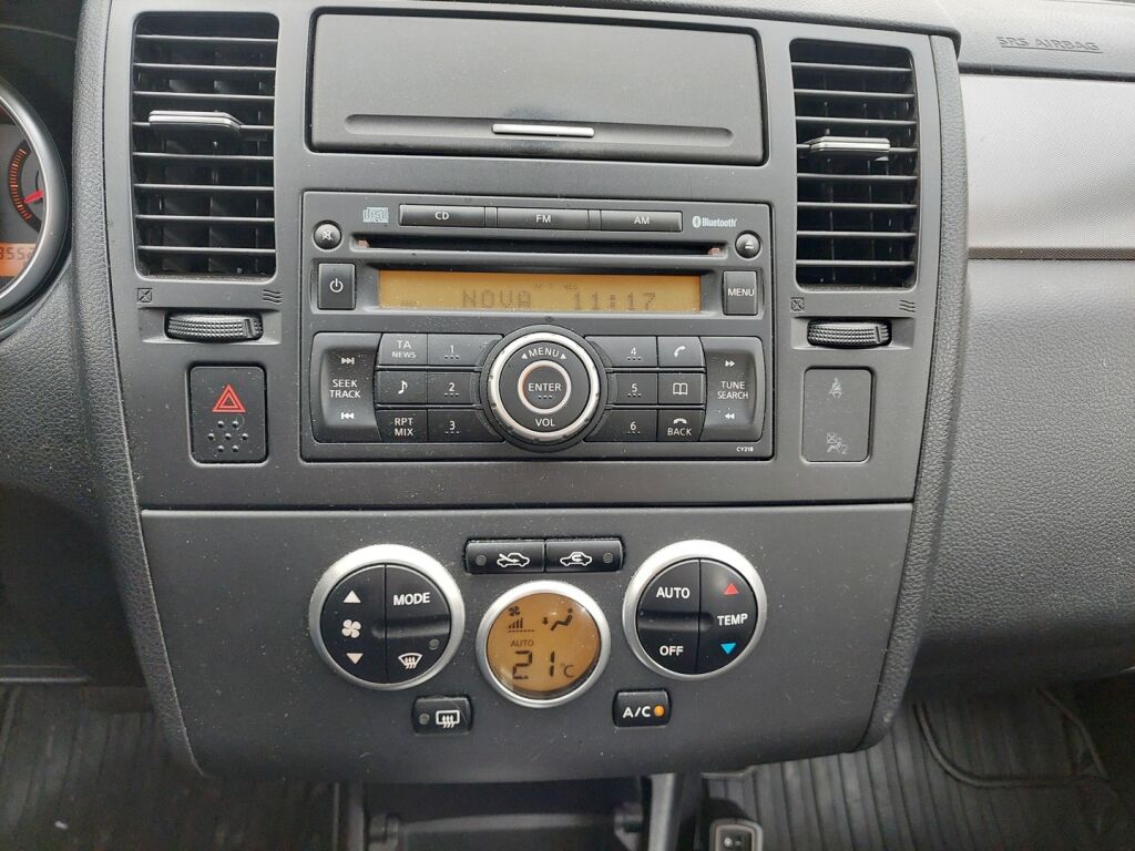 Nissan Tiida 2010 Hopea