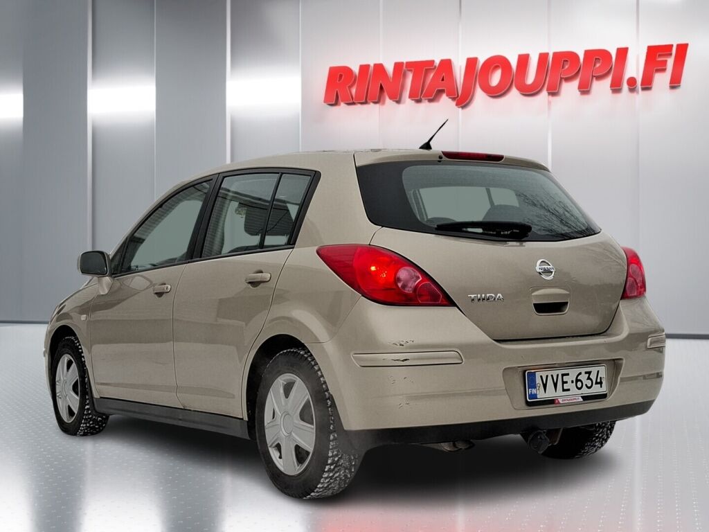 Nissan Tiida 2010 Hopea