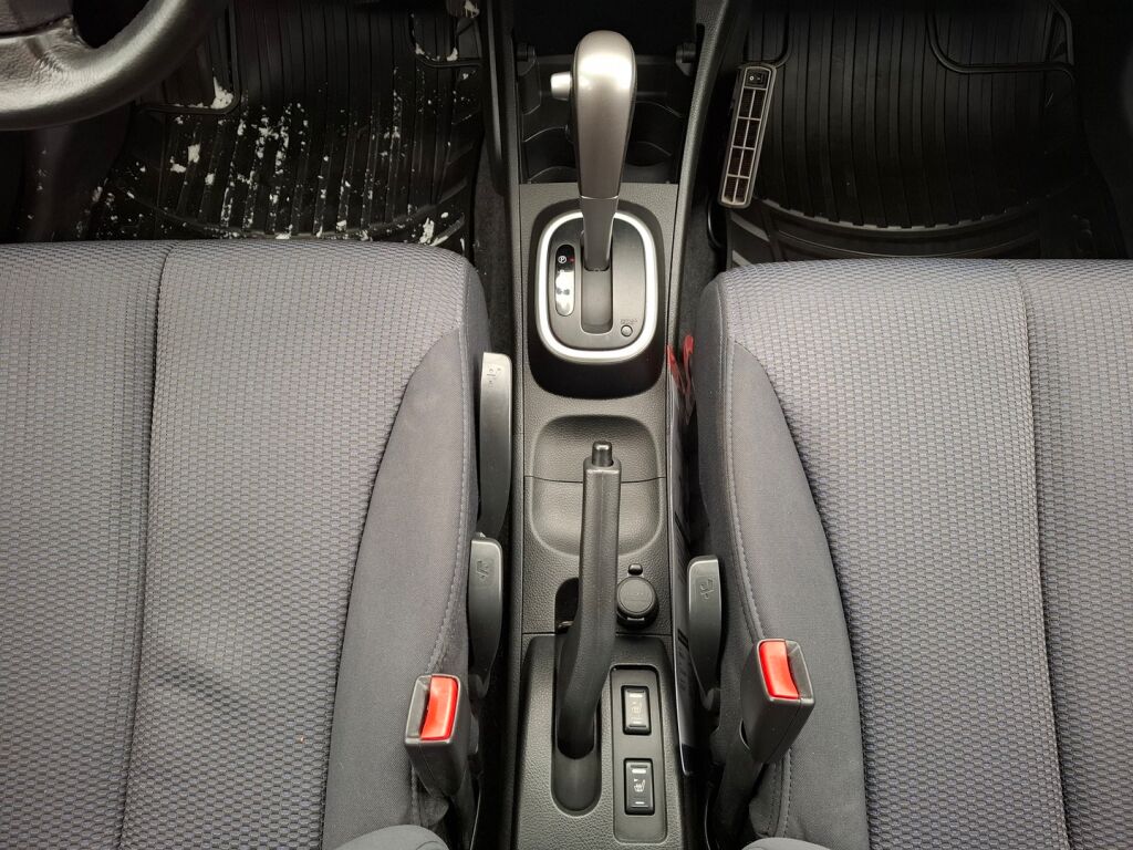 Nissan Tiida 2010 Hopea