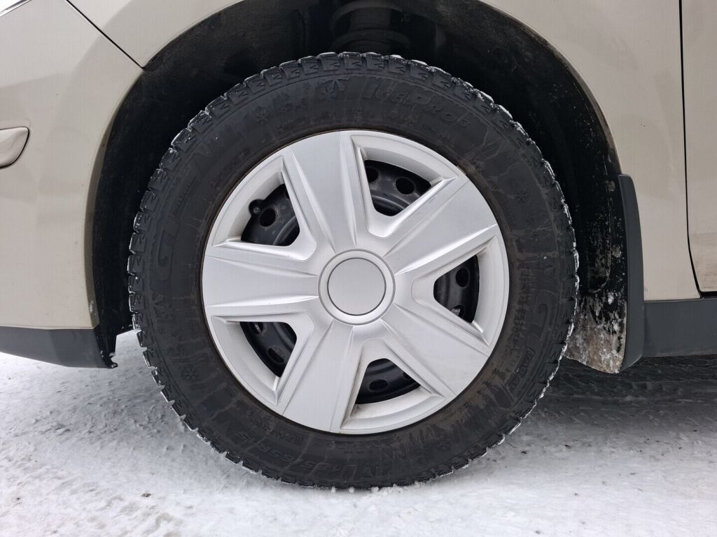 Nissan Tiida 2010 Hopea