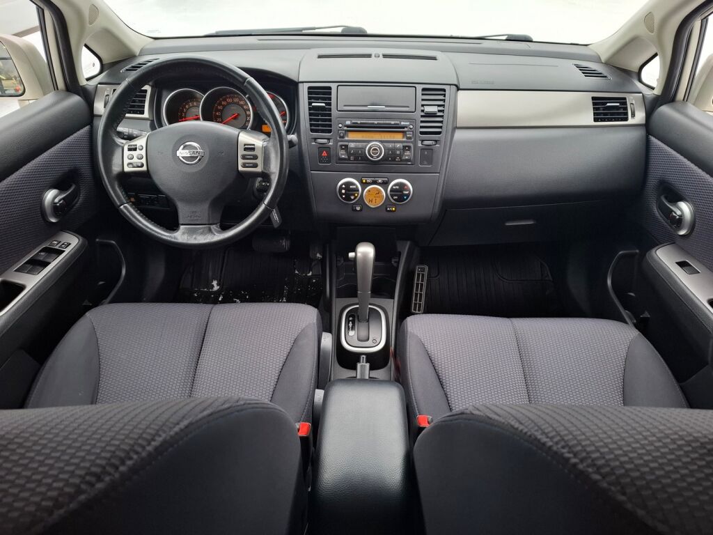 Nissan Tiida 2010 Hopea