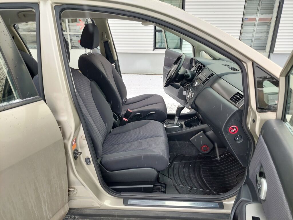Nissan Tiida 2010 Hopea