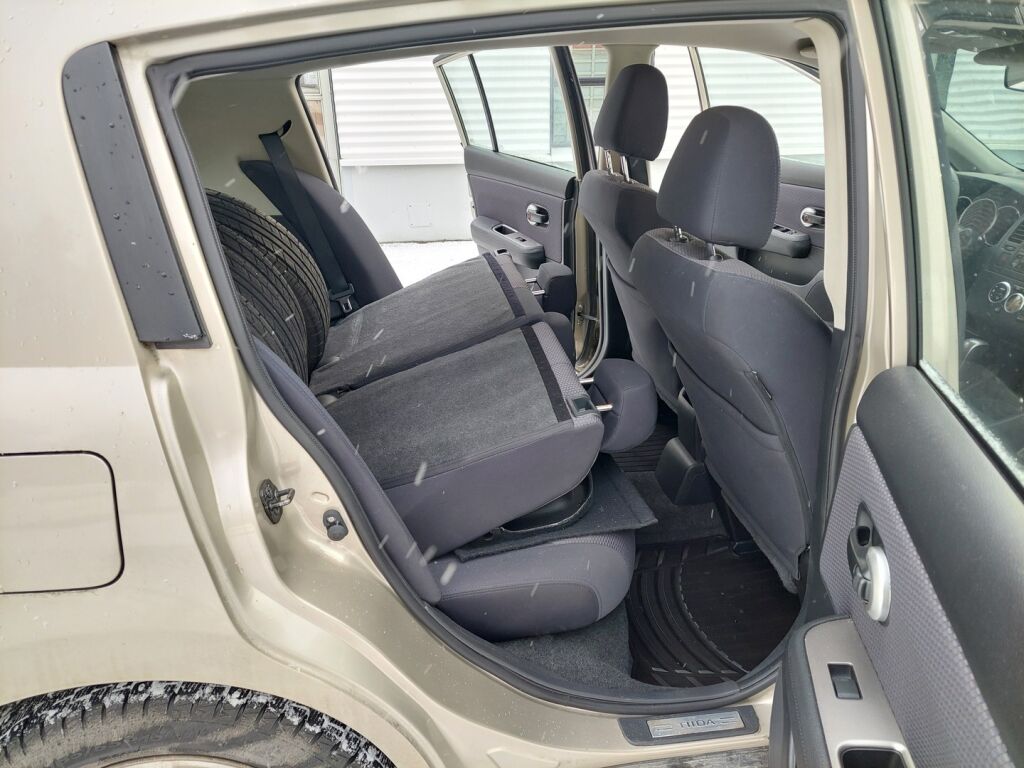 Nissan Tiida 2010 Hopea