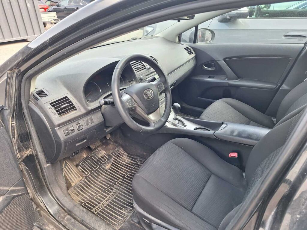 Toyota Avensis 2010 Musta