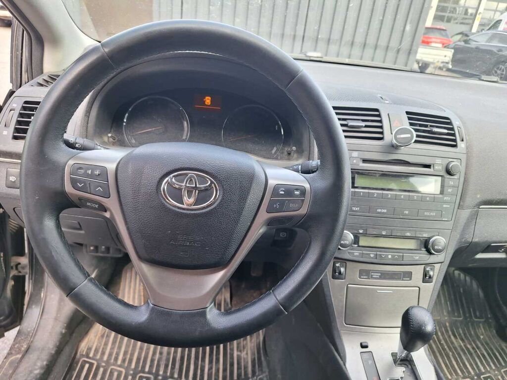 Toyota Avensis 2010 Musta