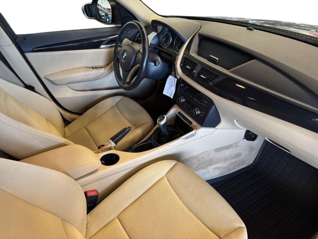BMW X1 2010 Musta