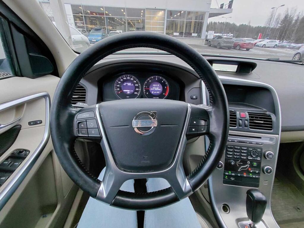 Volvo XC60 2010 Valkoinen