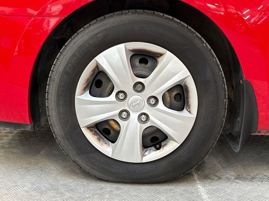 Hyundai i30 2010 Punainen