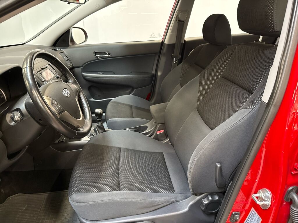 Hyundai i30 2010 Punainen
