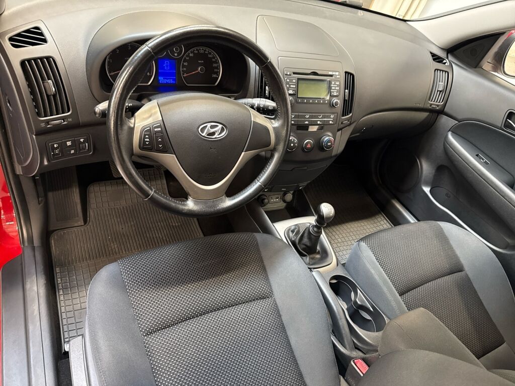 Hyundai i30 2010 Punainen