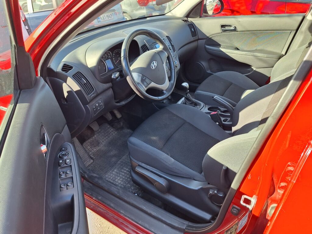 Hyundai i30 2010 Punainen