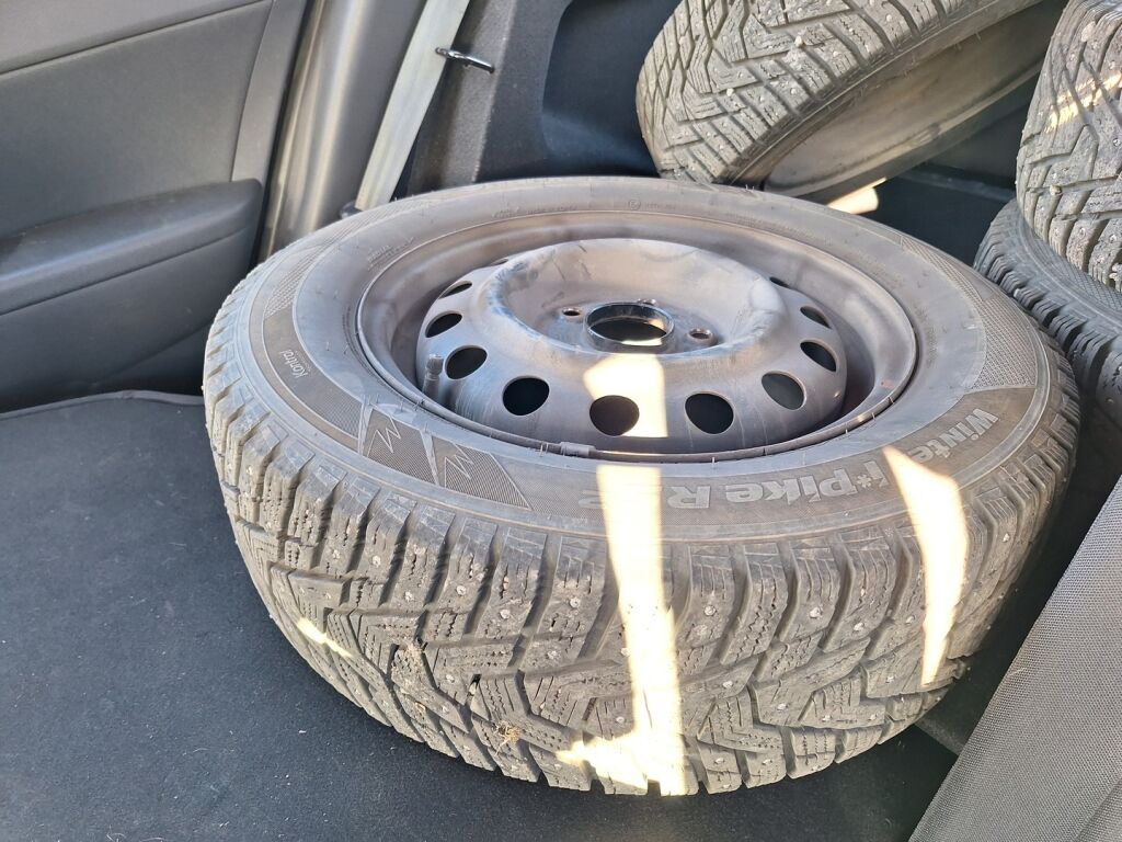 Hyundai i30 2010 Punainen