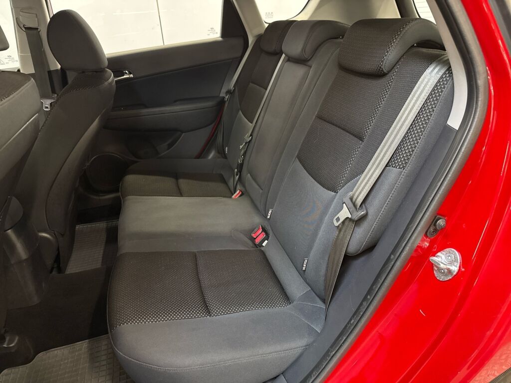 Hyundai i30 2010 Punainen