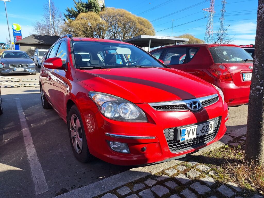 Hyundai i30 2010 Punainen