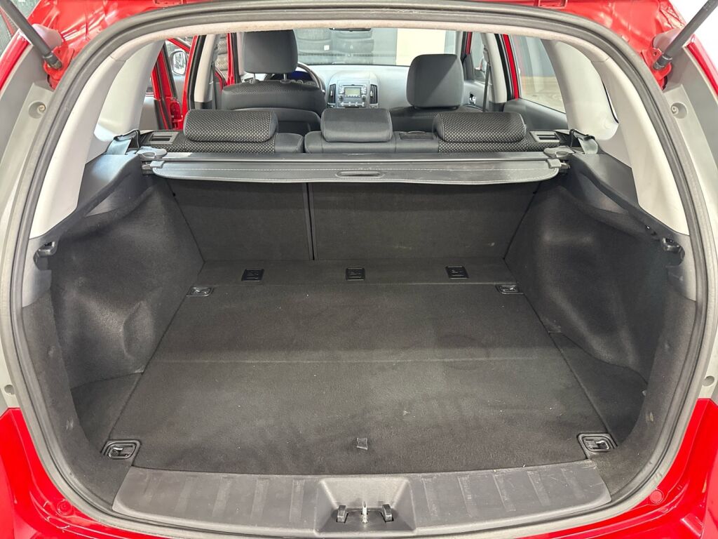 Hyundai i30 2010 Punainen