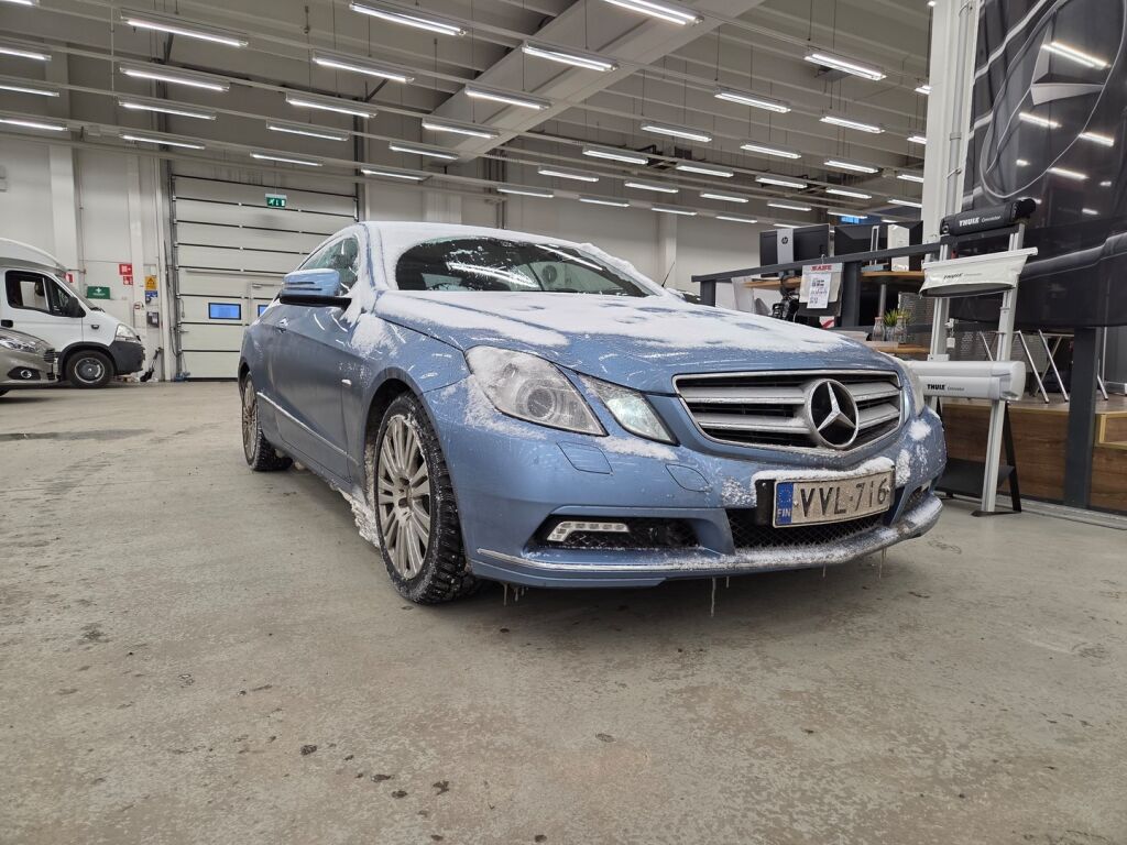 Mercedes-Benz E 2010 Sininen