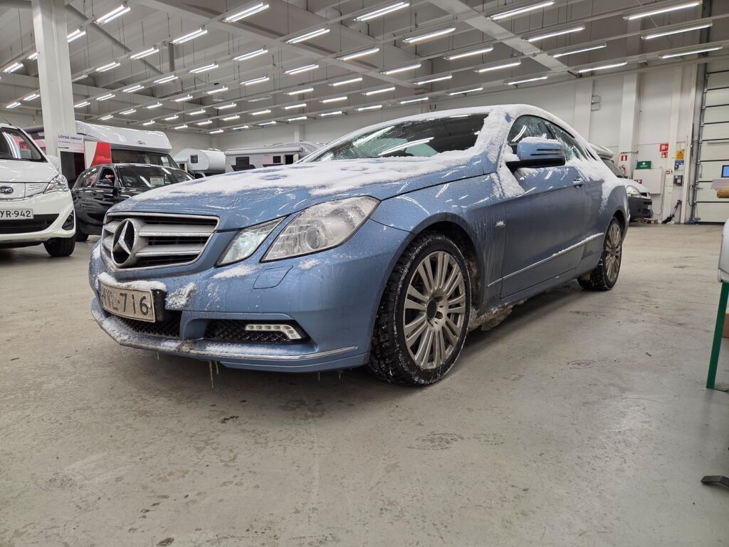 Mercedes-Benz E 2010 Sininen