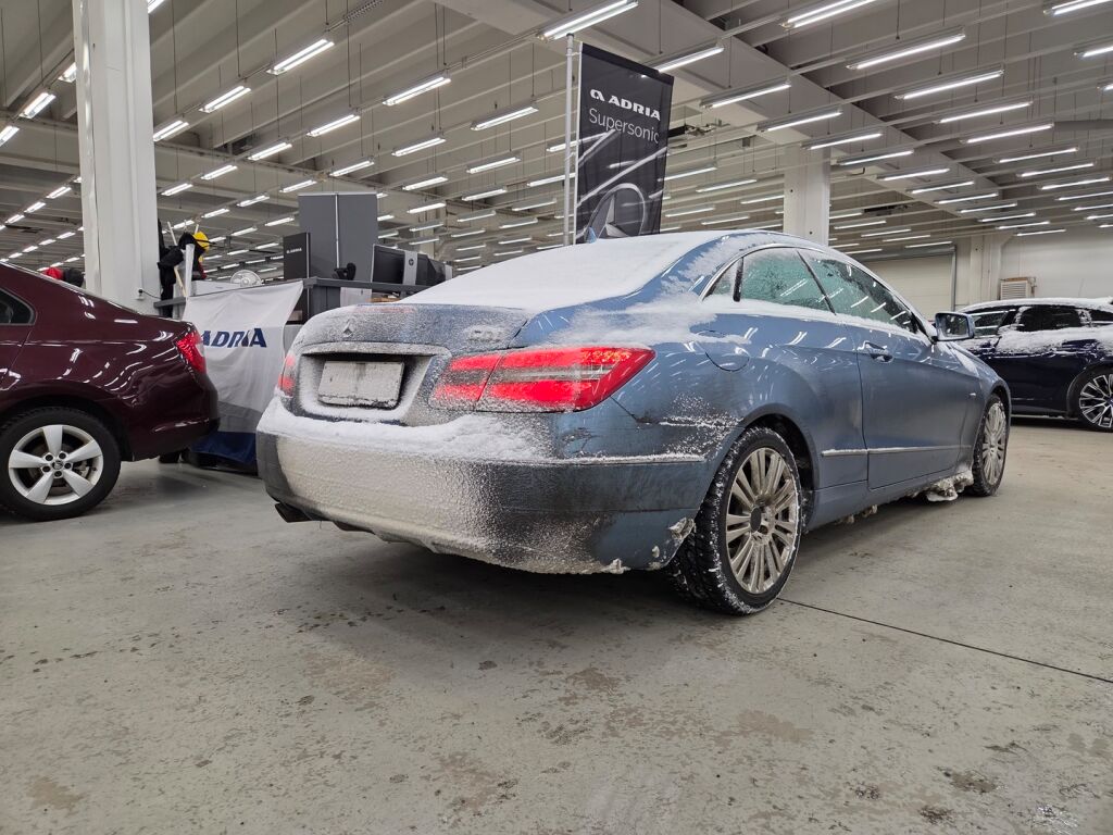 Mercedes-Benz E 2010 Sininen