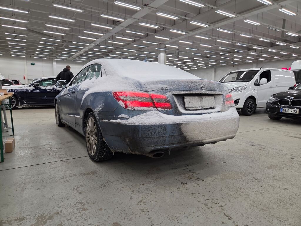 Mercedes-Benz E 2010 Sininen