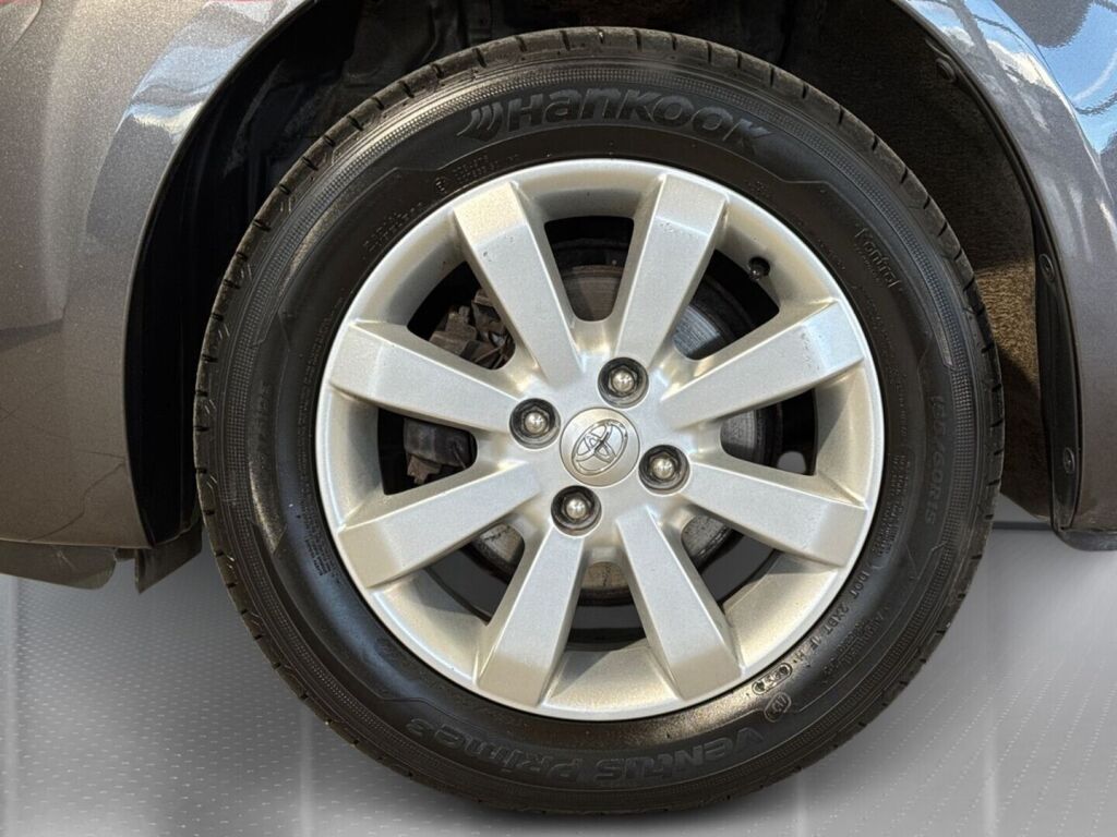 Toyota Yaris 2010 Harmaa