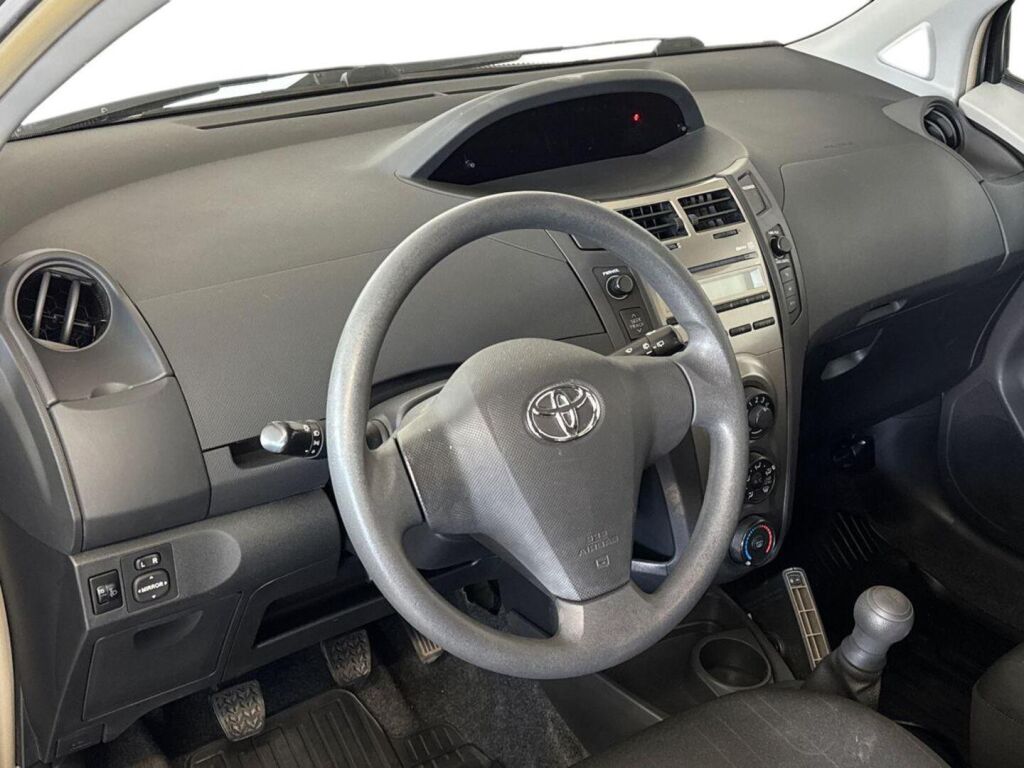 Toyota Yaris 2010 Harmaa