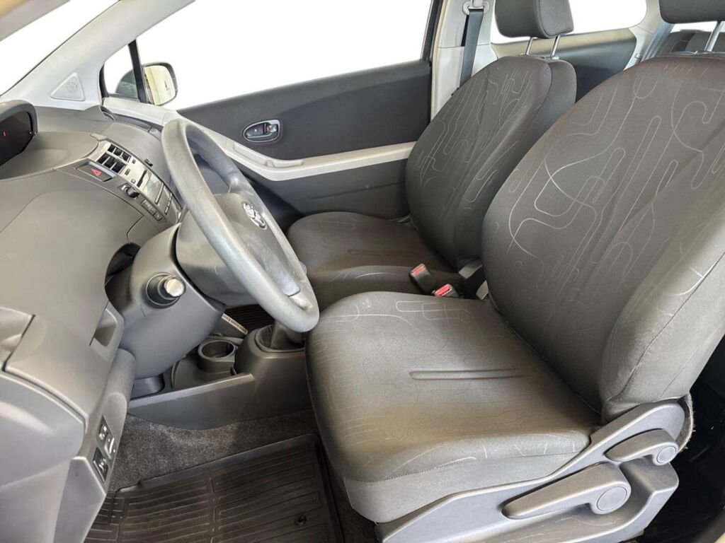 Toyota Yaris 2010 Harmaa
