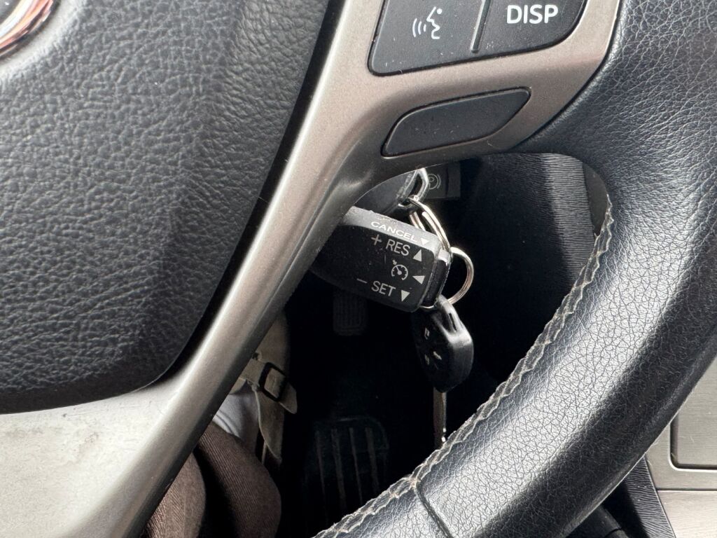 Toyota Avensis 2011 Hopea