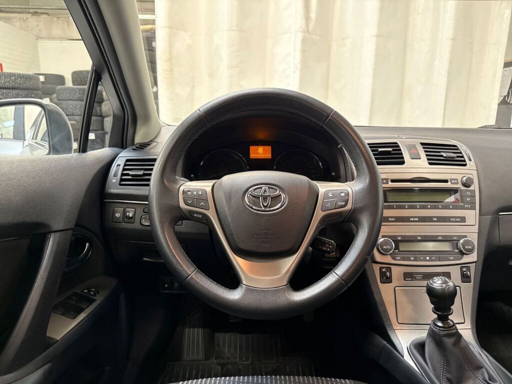 Toyota Avensis 2011 Hopea