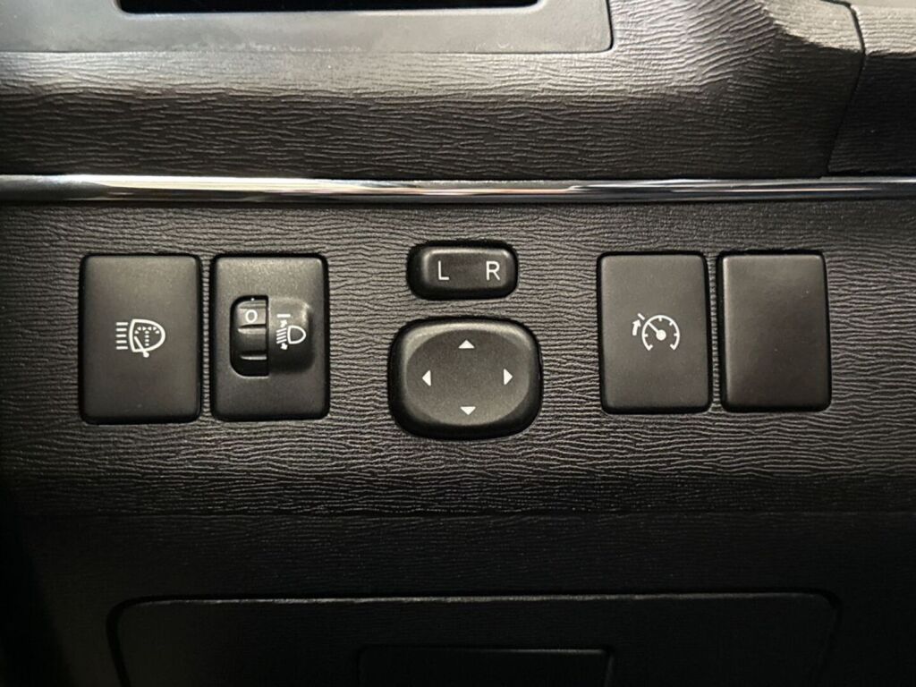 Toyota Avensis 2011 Hopea