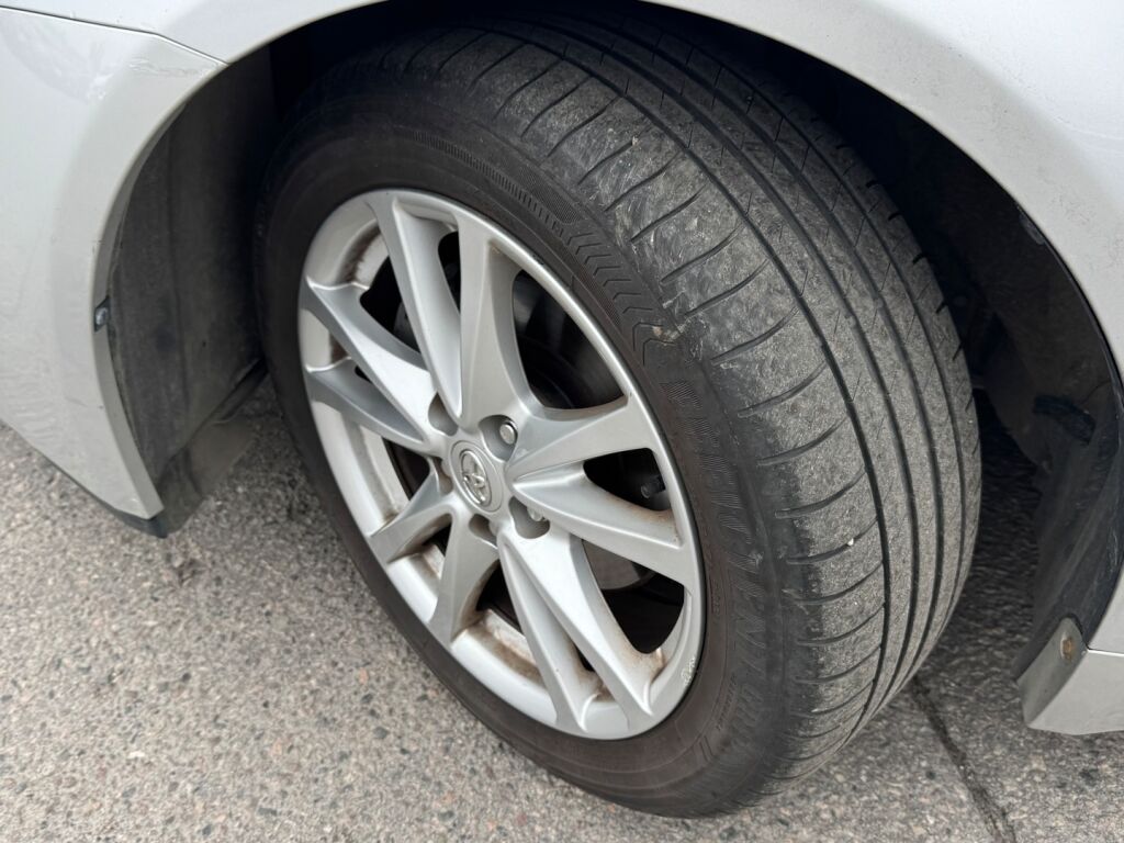 Toyota Avensis 2011 Hopea