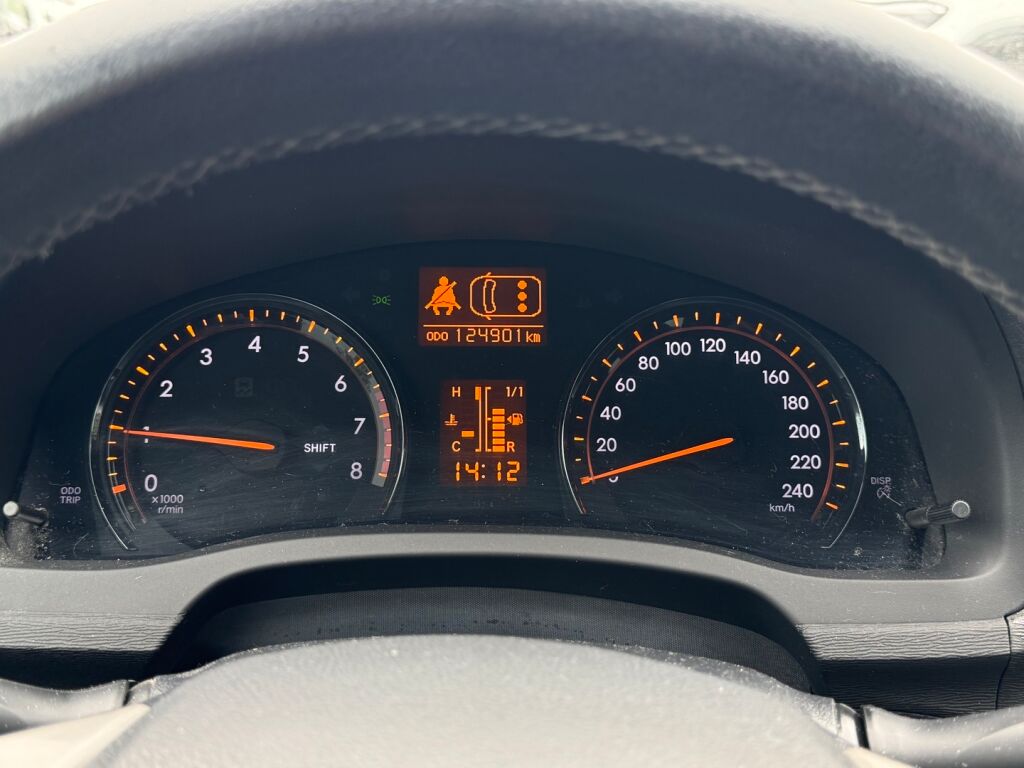 Toyota Avensis 2011 Hopea