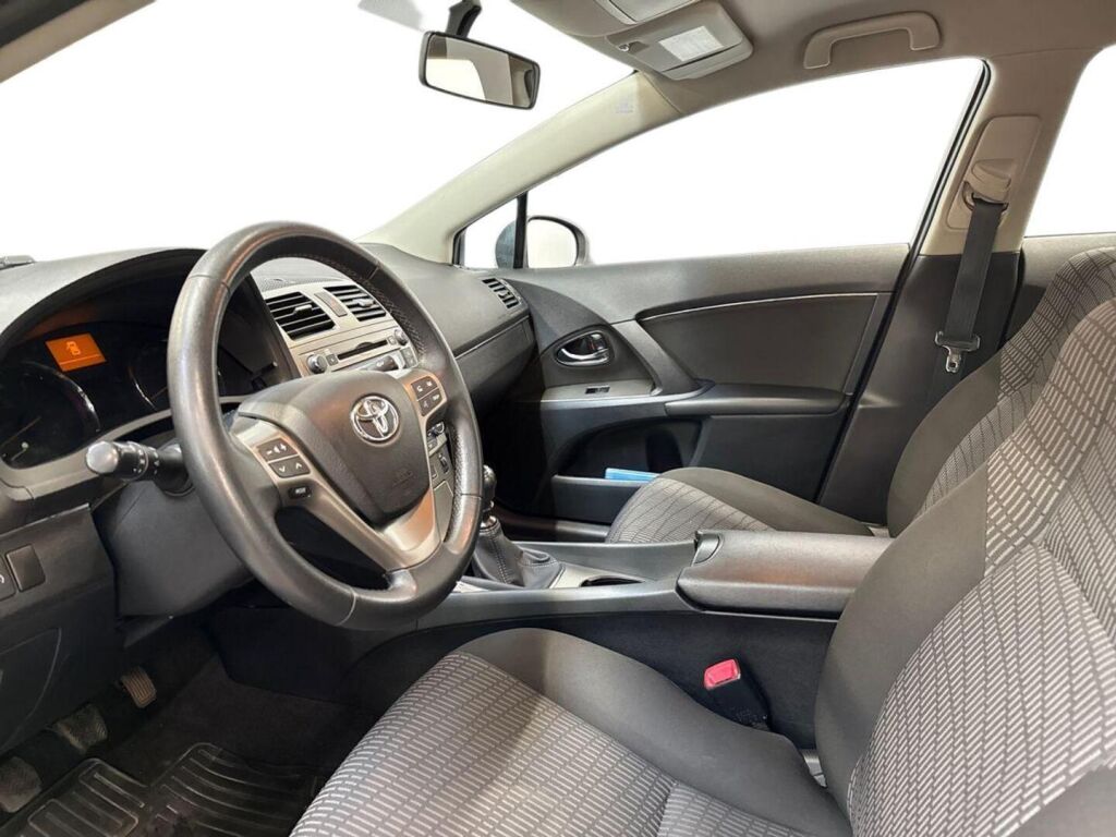Toyota Avensis 2011 Hopea