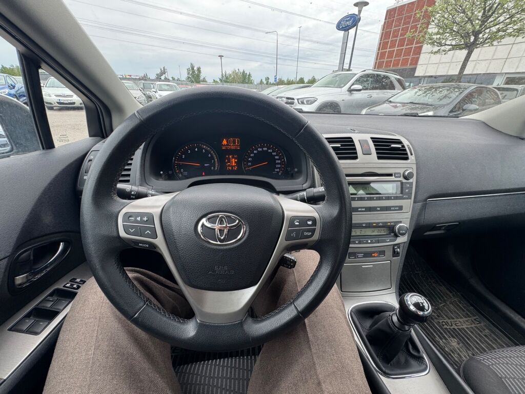 Toyota Avensis 2011 Hopea