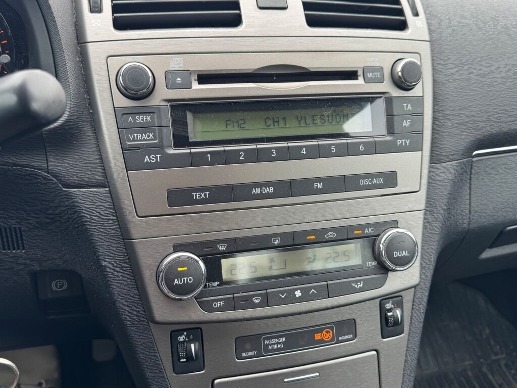 Toyota Avensis 2011 Hopea