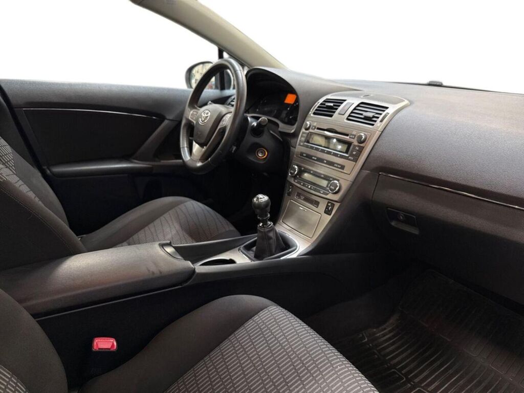 Toyota Avensis 2011 Hopea