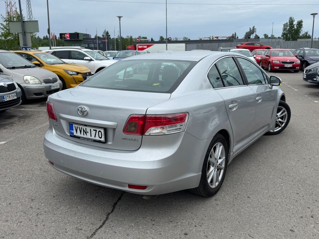 Toyota Avensis 2011 Hopea
