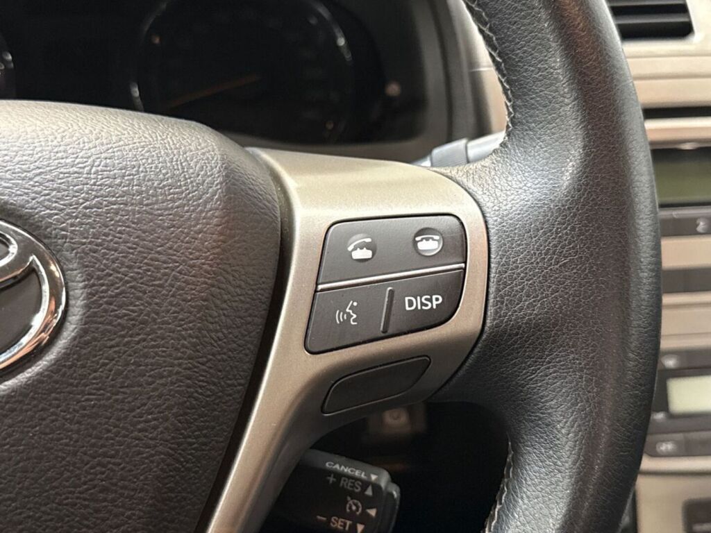 Toyota Avensis 2011 Hopea