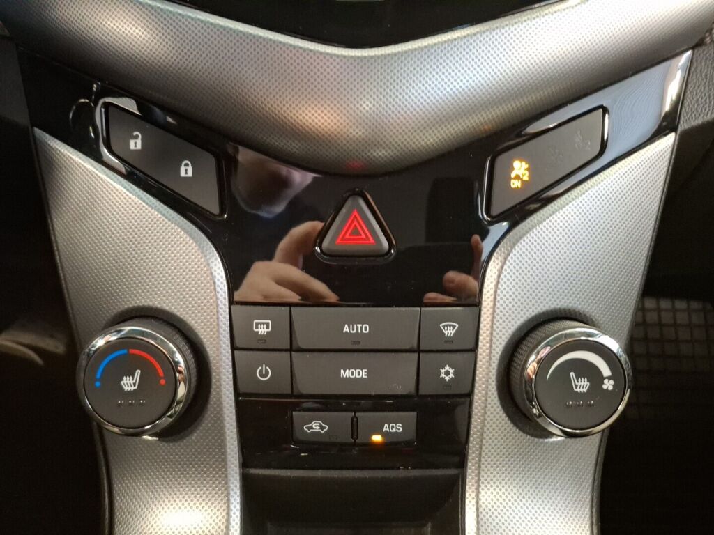 Chevrolet Cruze 2011 Ruskea (beige)