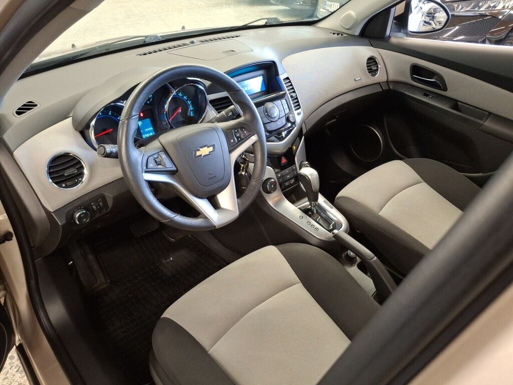 Chevrolet Cruze 2011 Ruskea (beige)
