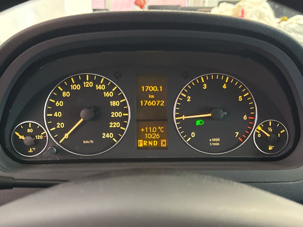 Mercedes-Benz A 2011 Musta