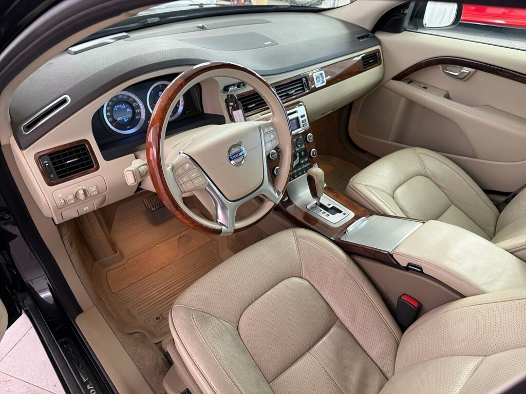 Volvo S80 2011 Musta