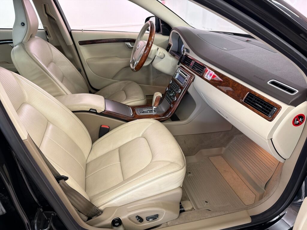 Volvo S80 2011 Musta