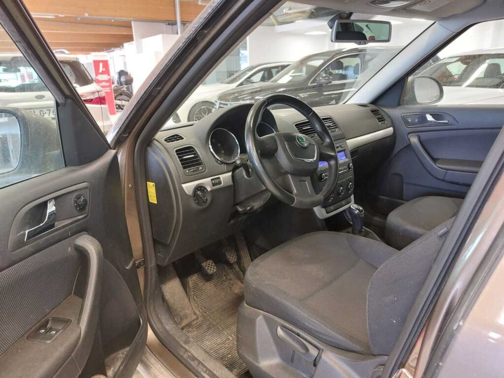 Skoda Yeti 2011 Ruskea (beige)