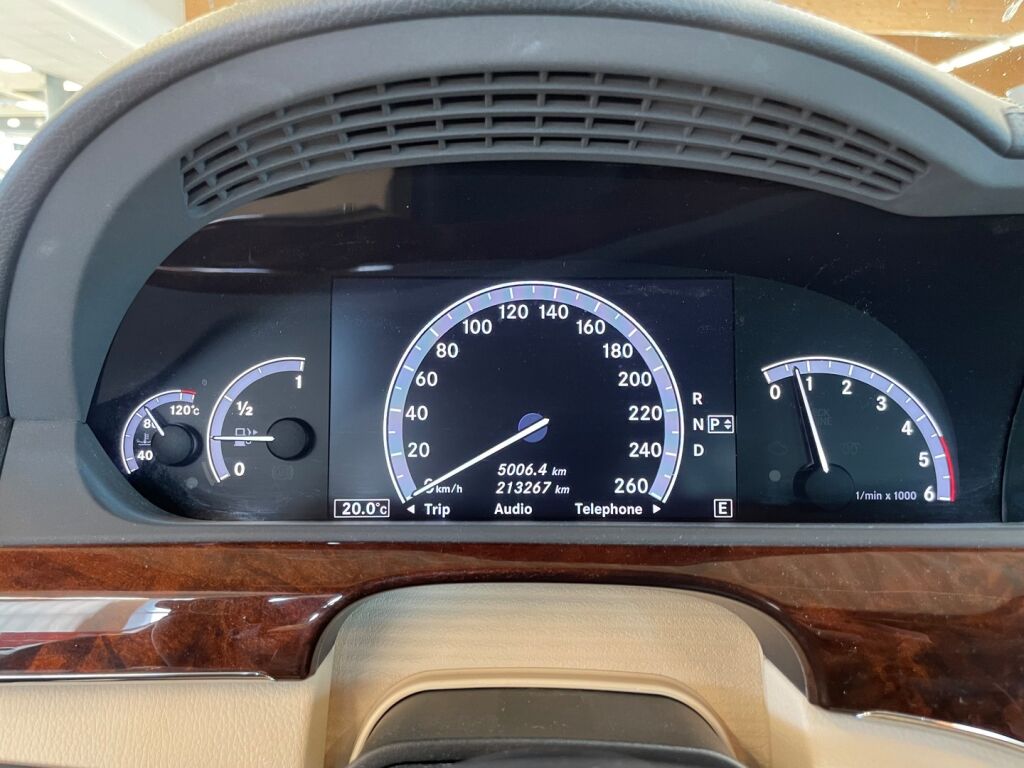 Mercedes-Benz S 2011 Metallinhohto musta (Obsidian Black)