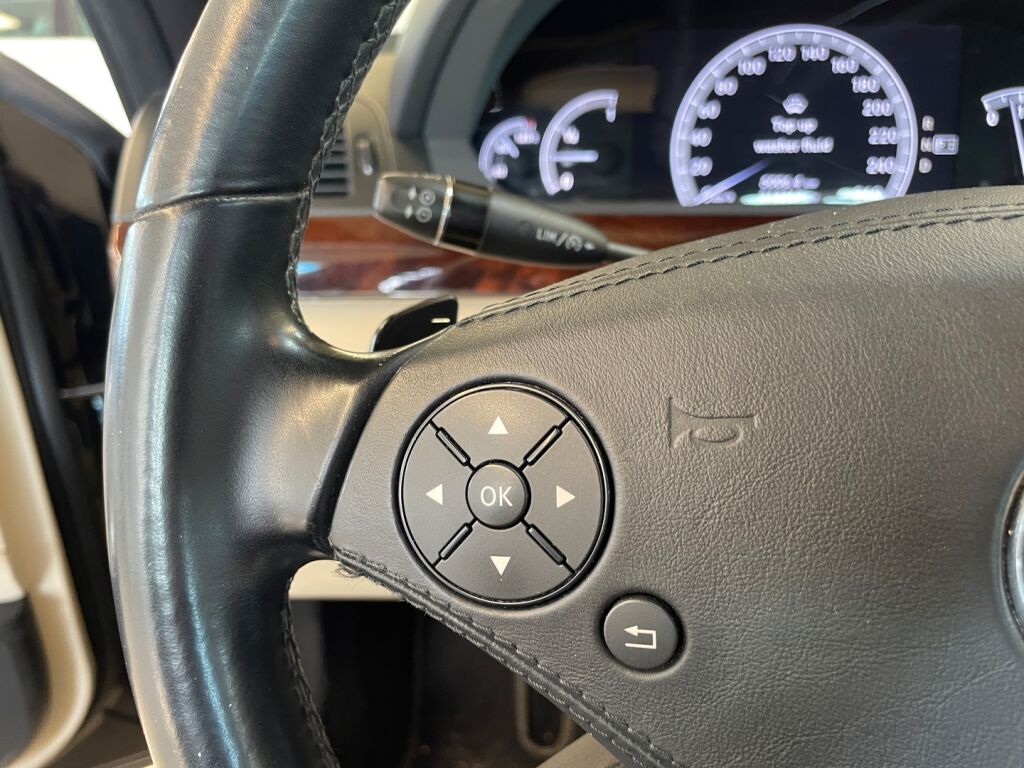 Mercedes-Benz S 2011 Metallinhohto musta (Obsidian Black)