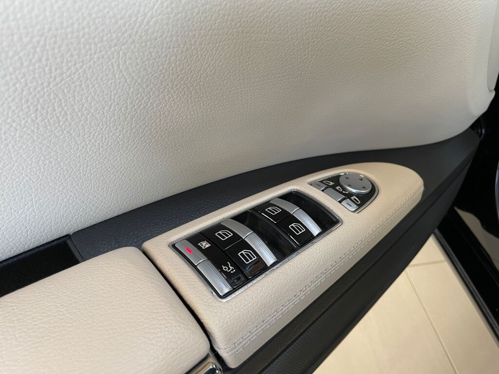Mercedes-Benz S 2011 Metallinhohto musta (Obsidian Black)