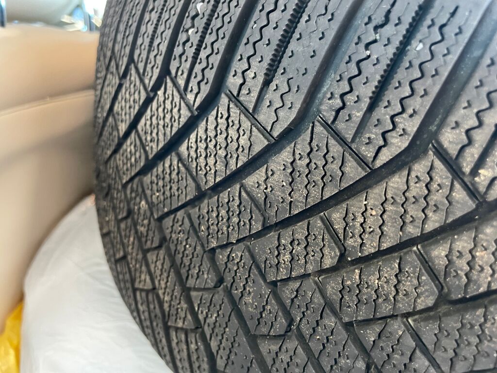 Mercedes-Benz S 2011 Metallinhohto musta (Obsidian Black)