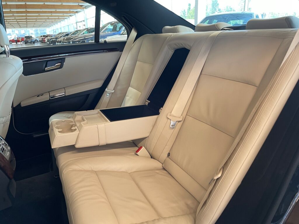 Mercedes-Benz S 2011 Metallinhohto musta (Obsidian Black)