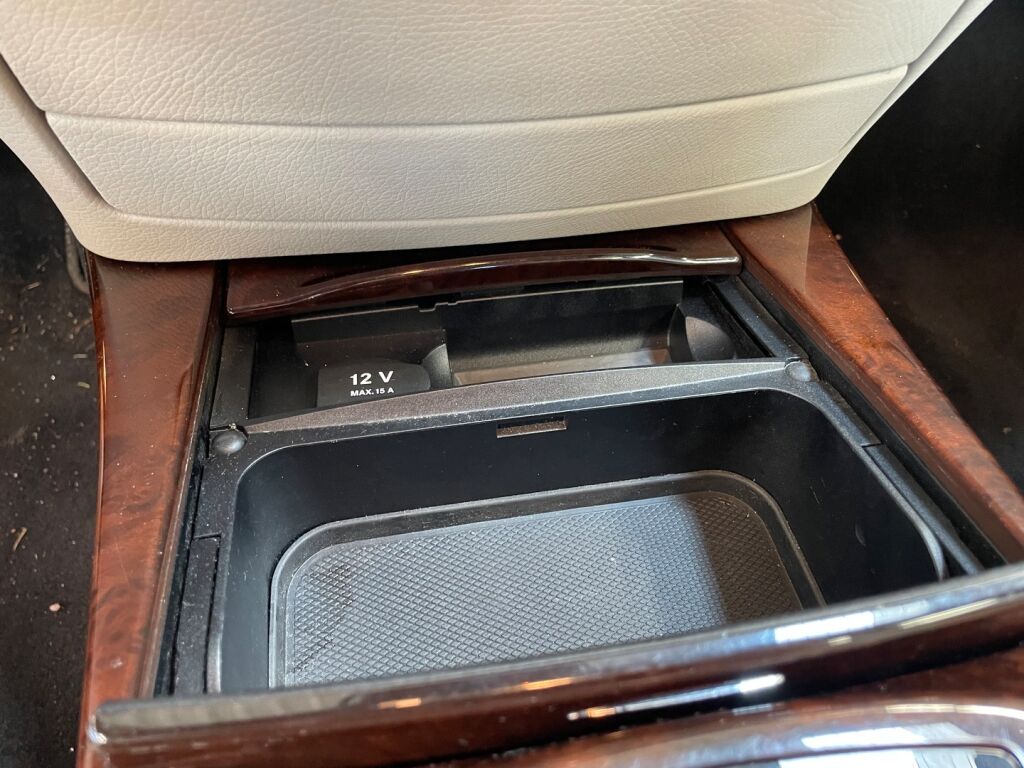 Mercedes-Benz S 2011 Metallinhohto musta (Obsidian Black)